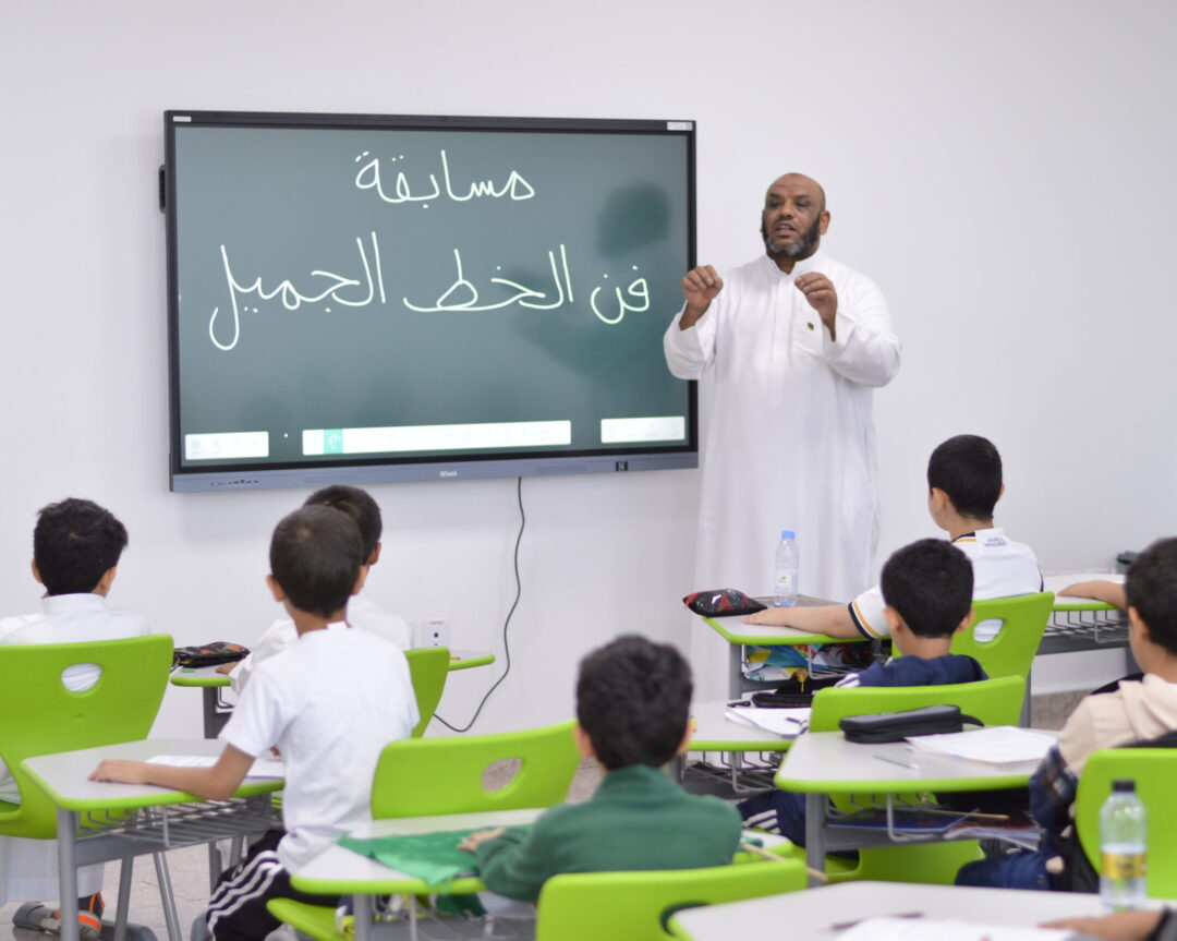 إبداع وجمال ينبضان من حروف المشاركين