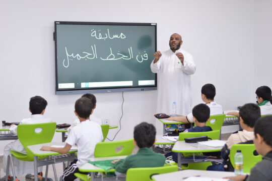 إبداع وجمال ينبضان من حروف المشاركين