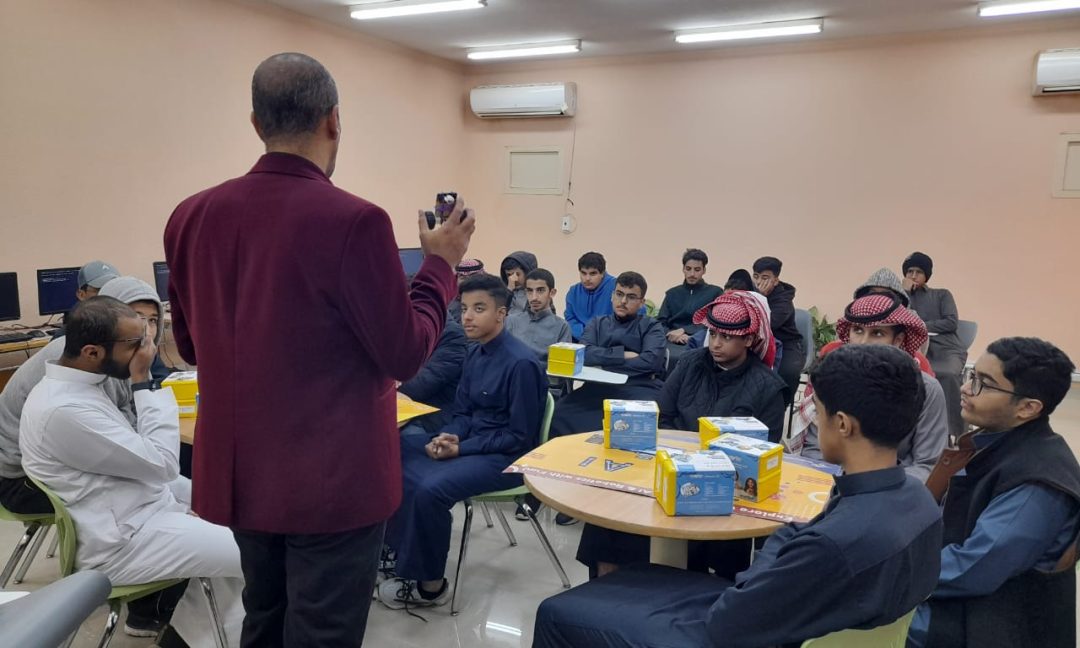 تفعيل مختبر( STEM) لطلاب القسم الابتدائي بفرع بريدة
