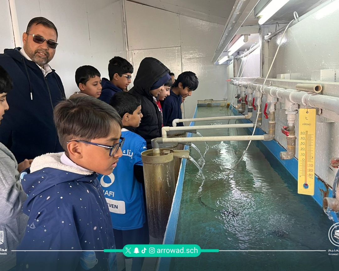 طلاب مدارس الرواد في بريدة يستكشفون مشروع مزارع الشيخ رشيد البلاع لإنتاج الأسماك