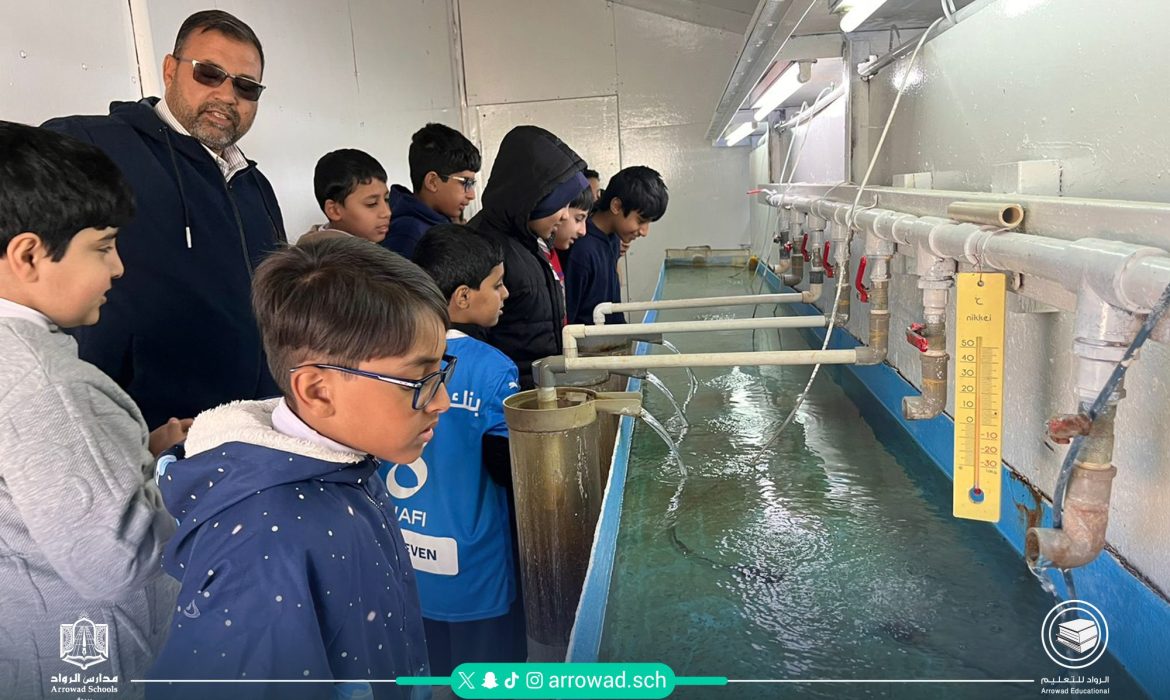 طلاب مدارس الرواد في بريدة يستكشفون مشروع مزارع الشيخ رشيد البلاع لإنتاج الأسماك