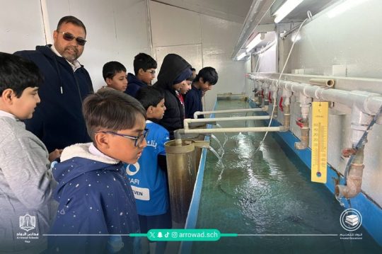 طلاب مدارس الرواد في بريدة يستكشفون مشروع مزارع الشيخ رشيد البلاع لإنتاج الأسماك