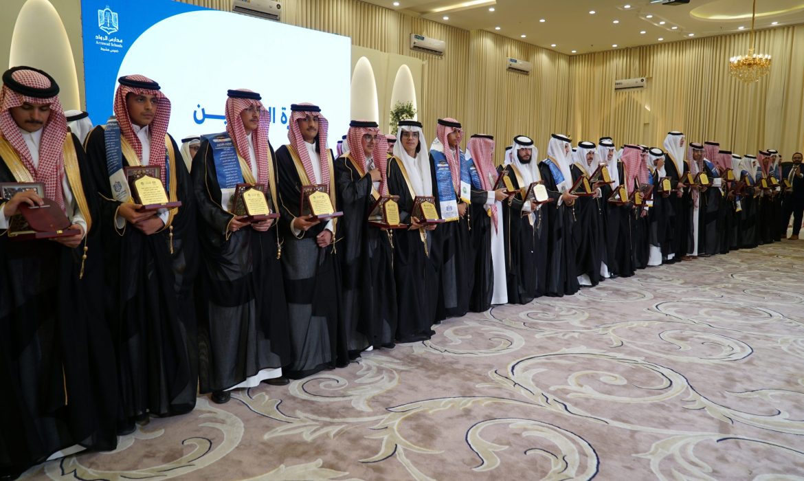 ليلةُ حصادٍ وتميّز.. الرواد تحتفي بخريجيها وتختتم عامًا من الإنجاز