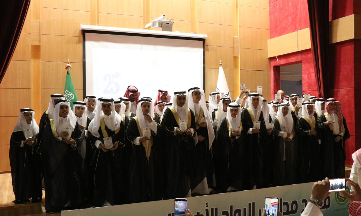 الرواد ببريدة تحتفي بخريجيها وتختتم عامًا من التميز والعطاء