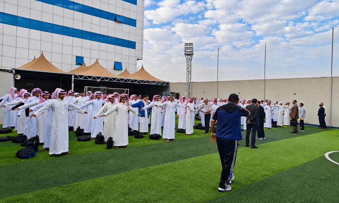 الانضباط بداية التميّز.. طلاب الرواد نموذجٌ للالتزام
