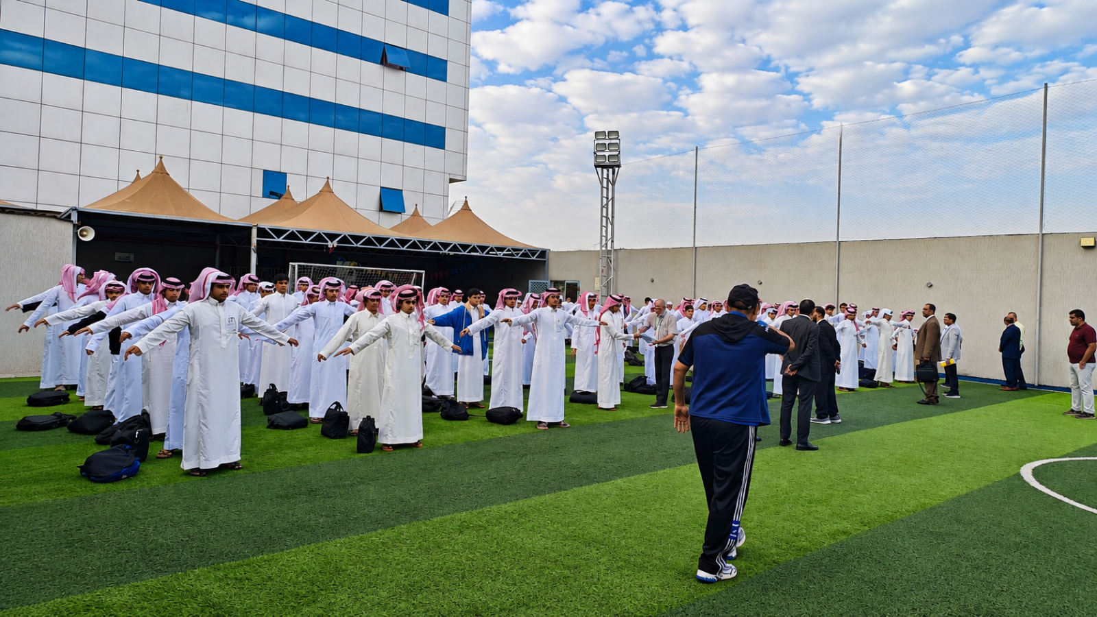الانضباط بداية التميّز.. طلاب الرواد نموذجٌ للالتزام